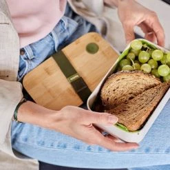 Homra Lunchbox BBOO Grey - Broodtrommel - 2 Compartimenten Brooddoos - Lunch To Go - FSC Bamboo - Duurzaam Kunststof - BPA Vrij - Lunchtrommel - Diepvriesbestendig -SolisVac Plus Shop 550x330 4