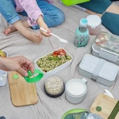Homra Lunchbox BBOO Grey - Broodtrommel - 2 Compartimenten Brooddoos - Lunch To Go - FSC Bamboo - Duurzaam Kunststof - BPA Vrij - Lunchtrommel - Diepvriesbestendig -SolisVac Plus Shop 550x330 5