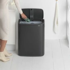 Brabantia Bo Touch Bin Prullenbak - 60 L - Matt Black 29 Brabantia Bo Touch Bin Prullenbak - 60 L - Matt Black -SolisVac Plus Shop 550x351 10