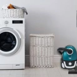 Bestron Stofzuiger Met Zak, Inclusief 3 Stofzuigerzakken, 94cm Telescoopbuis & 7.5m Actieradius, Met Uitwasbare HEPA12 & Microfilter, Kleur: Blauw -SolisVac Plus Shop 550x353 1