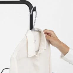 Brabantia HangOn Droogrek Inklapbaar - 25 Meter - Met Stang - Matt Black -SolisVac Plus Shop 550x359 2