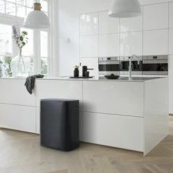 Brabantia Bo Touch Bin Prullenbak - 60 L - Matt Black 36 Brabantia Bo Touch Bin Prullenbak - 60 L - Matt Black -SolisVac Plus Shop 550x366 147