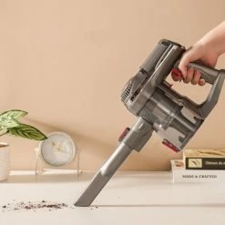 Swiss Pro+ Snoerloze Steelstofzuiger V12 Steelstofzuigers Steelstofzuiger Draadloos Met Kruimeldief Turbo Stand Led Verlichting In Mondstuk Sterke Zuigkracht Draadloos Zonder Zak 4In1! Inclusief Muurbeugel Purple Edition 2022 Zwitsers Kwaliteit -SolisVac Plus Shop 550x366 165