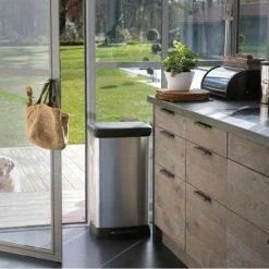 Curver Decobin Prullenbak - Rechthoekig - 50L - Metallic - Recycled Kunststof 26 Curver Decobin Prullenbak - Rechthoekig - 50L - Metallic - Recycled Kunststof -SolisVac Plus Shop 550x367 6