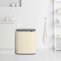 Brabantia Bo Touch Bin Prullenbak - 2 X 30 L - Soft Beige 9 Brabantia Bo Touch Bin Prullenbak - 2 X 30 L - Soft Beige -SolisVac Plus Shop 550x412 122