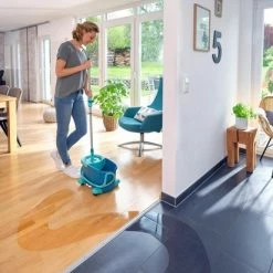 Leifheit Clean Twist Disc Mop Ergo - Dweil Set Compleet Systeem Met Wieltjes - 6 Liter -SolisVac Plus Shop 550x412 6