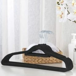 ACAZA - 50 Anti-slip Kleerhangers - Ultra-dunne Kledinghangers Met Fluweel - Kapstokken - Zwart 15 ACAZA - 50 Anti-slip Kleerhangers - Ultra-dunne Kledinghangers Met Fluweel - Kapstokken - Zwart -SolisVac Plus Shop 550x550 1042