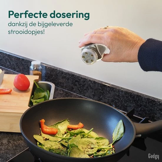 Gadgy 24 Glazen Kruidenpotjes Set Met Deksel En Strooideksel - Kruidenstrooier - Incl. Labels Krijtstift Trechter En Borstel 2 Gadgy 24 Glazen Kruidenpotjes Set Met Deksel En Strooideksel - Kruidenstrooier - Incl. Labels Krijtstift Trechter En Borstel - Afbeelding 2