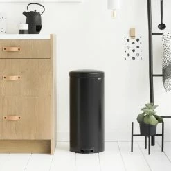 Brabantia NewIcon Prullenbak - 30 L - Matt Black 20 Brabantia NewIcon Prullenbak - 30 L - Matt Black -SolisVac Plus Shop 550x550 325