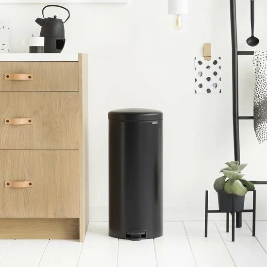 Brabantia NewIcon Prullenbak - 30 L - Matt Black 7 Brabantia NewIcon Prullenbak - 30 L - Matt Black - Afbeelding 7