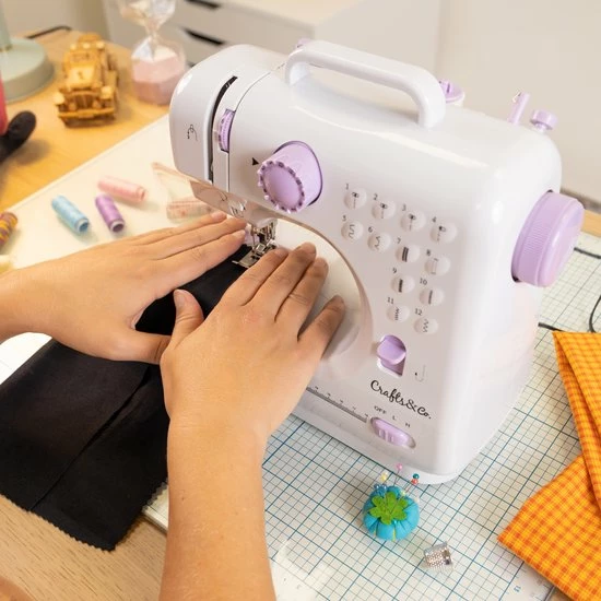 Crafts & Co. Crafts & Co Naaimachine - Ideaal Voor Beginners - 12 Ingebouwde Steken 3 Crafts & Co. Crafts & Co Naaimachine - Ideaal Voor Beginners - 12 Ingebouwde Steken - Afbeelding 3