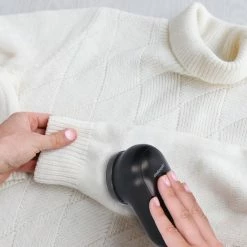 Lifeproducts Oplaadbare Pluizenverwijderaar - Elektrische Kledingontpluizer Met Antistatische Pluizenborstel - Oplaadbaar - Pluizendief Inclusief 3 Extra Mesjes - Zwart 18 Lifeproducts Oplaadbare Pluizenverwijderaar - Elektrische Kledingontpluizer Met Antistatische Pluizenborstel - Oplaadbaar - Pluizendief Inclusief 3 Extra Mesjes - Zwart -SolisVac Plus Shop 550x550 707