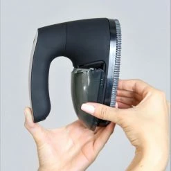 Beepro® Elektrische Pluizenverwijderaar - Ontpluizer - Draadloos En Oplaadbaar - Zwart 24 Beepro® Elektrische Pluizenverwijderaar - Ontpluizer - Draadloos En Oplaadbaar - Zwart -SolisVac Plus Shop 550x686 2