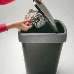 Rotho Twist Prullenbak- 50L - 60,2cm - Met Kanteldeksel - Zilver/Zwart 15 Rotho Twist Prullenbak- 50L - 60,2cm - Met Kanteldeksel - Zilver/Zwart -SolisVac Plus Shop 550x775 3