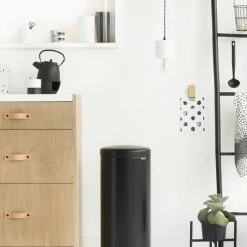 Brabantia NewIcon Prullenbak - 30 L - Matt Black 18 Brabantia NewIcon Prullenbak - 30 L - Matt Black -SolisVac Plus Shop 550x824